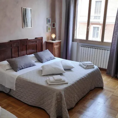 Bed & Breakfast Centrale 3* Болонья