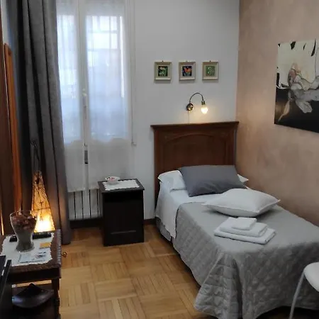 Bed & Breakfast Centrale 3* Болонья